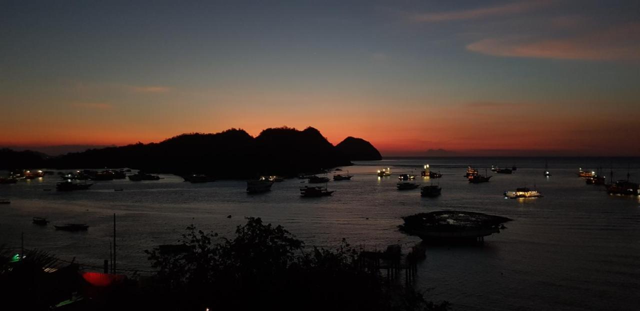 Hotel Blue Parrot à Labuan Bajo Extérieur photo