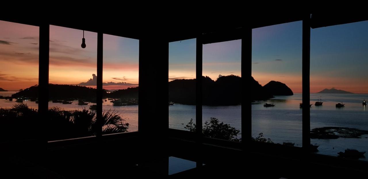 Hotel Blue Parrot à Labuan Bajo Extérieur photo
